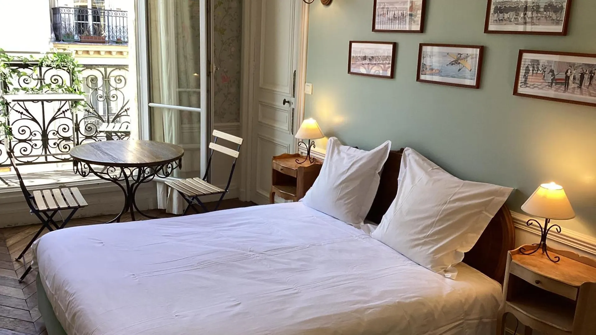Bed And Breakfast Paris Quartier Champs-Elysees France