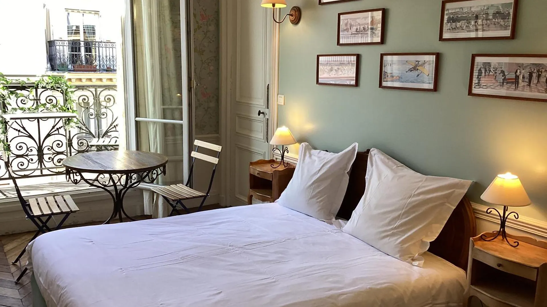 Bed And Breakfast Paris Quartier Champs-Elysees France