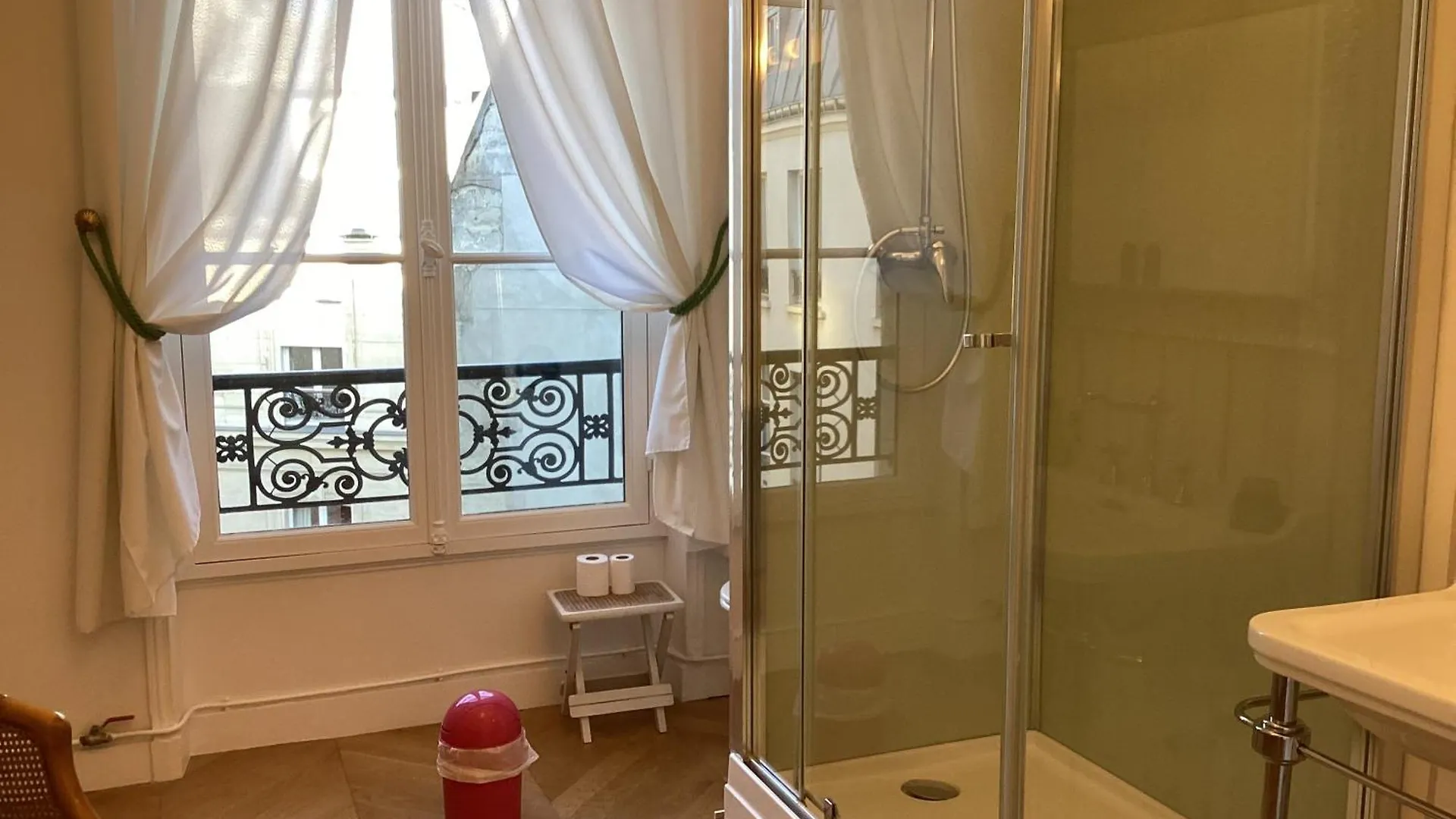 Bed And Breakfast Paris Quartier Champs-Elysees Frühstückspension