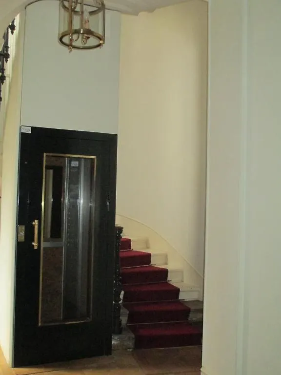 Bed And Breakfast Paris Quartier Champs-Elysees 0*,  Frankreich